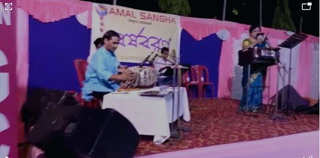 बंगला गीतों के साथ याद की गईं लता दी, पुराने गानों पर झूमे लोग