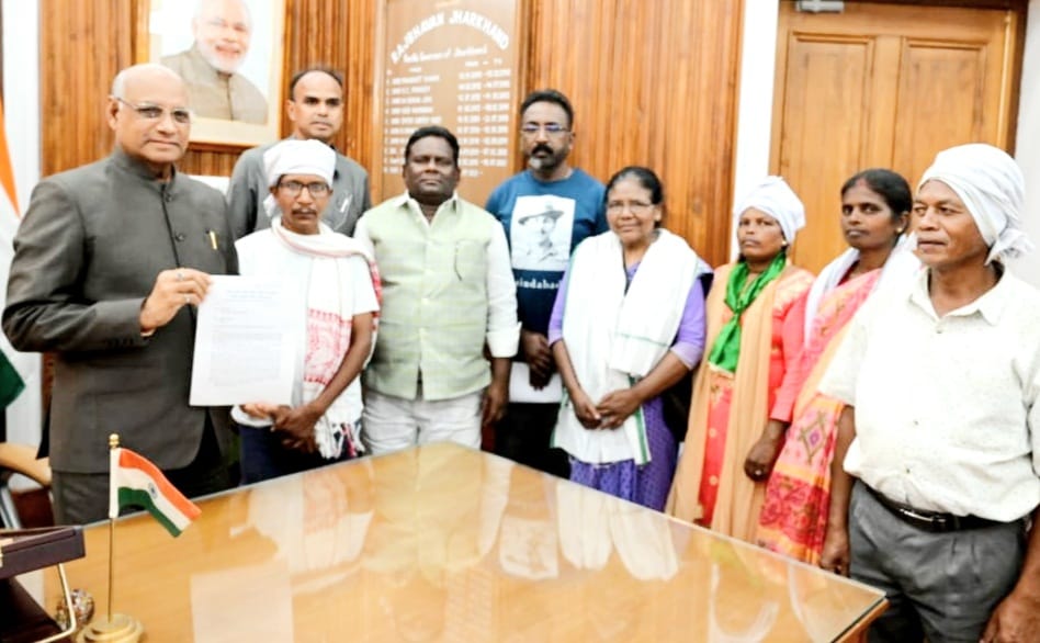 जल, जंगल, जमीन हमारा ..! ग्रामीणों ने राजभवन जाकर कहा जान देंगे, लेकिन जमीन नहीं देंगे