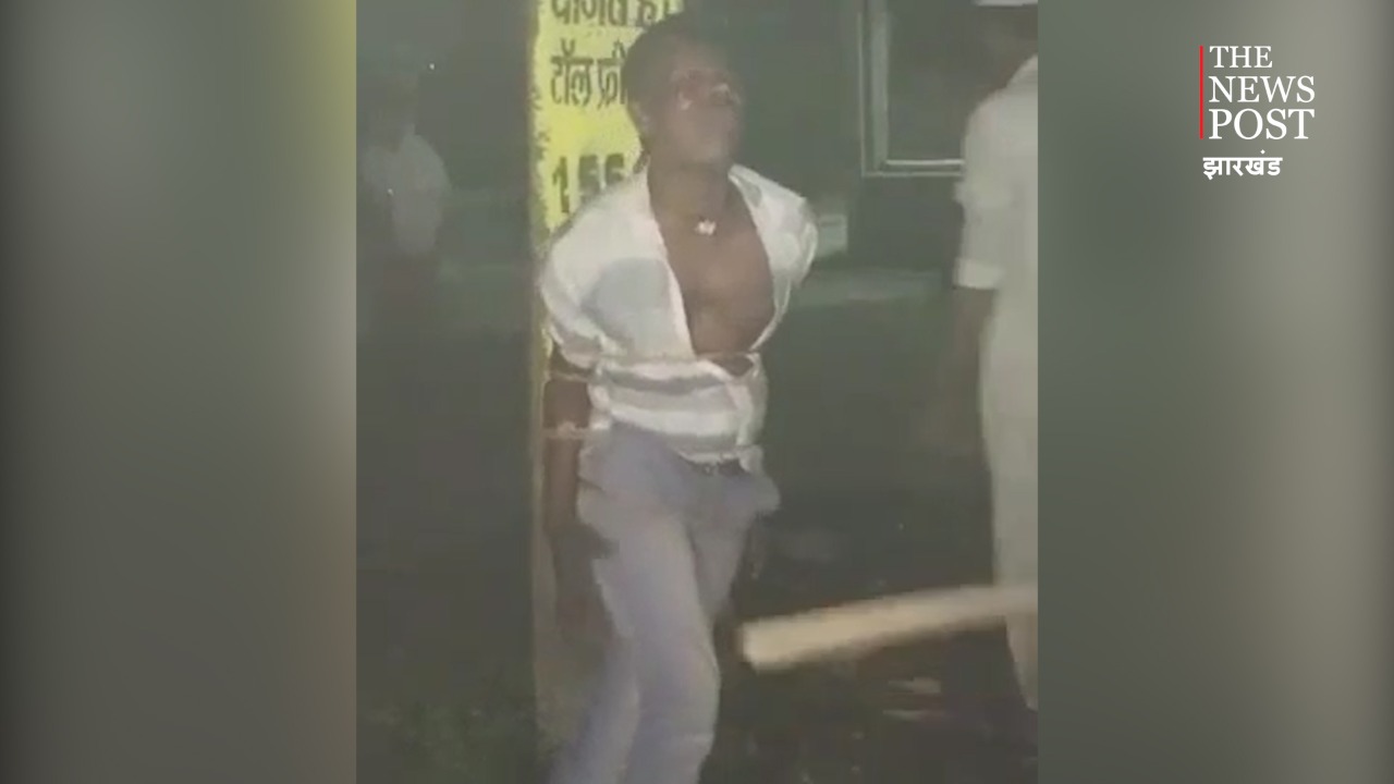 चोरी के आरोप में बिजली के खम्भे से बांध युवक की पिटाई, बहन ने लगाई न्याय की गुहार...