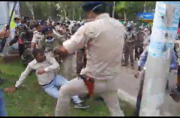 विधानसभा का घेराव कर रहे भाजपा कार्यकर्ताओं पर लाठी चार्ज, विरोध में बाबूलाल और दीपक बैठे धरने पर