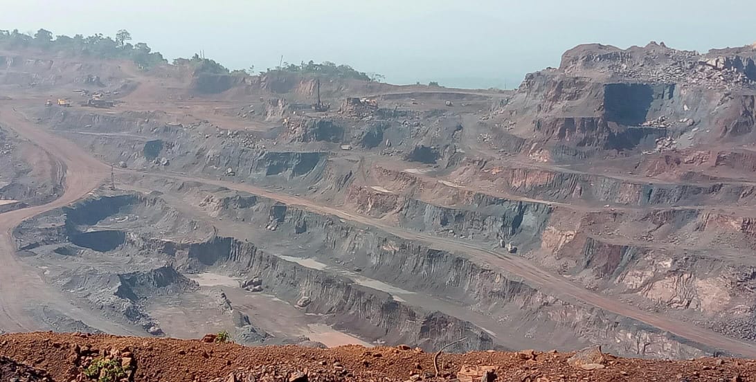 किरीबुरू मेघाहातुबुरु लौह अयस्क खदान बंदी के कगार पर !