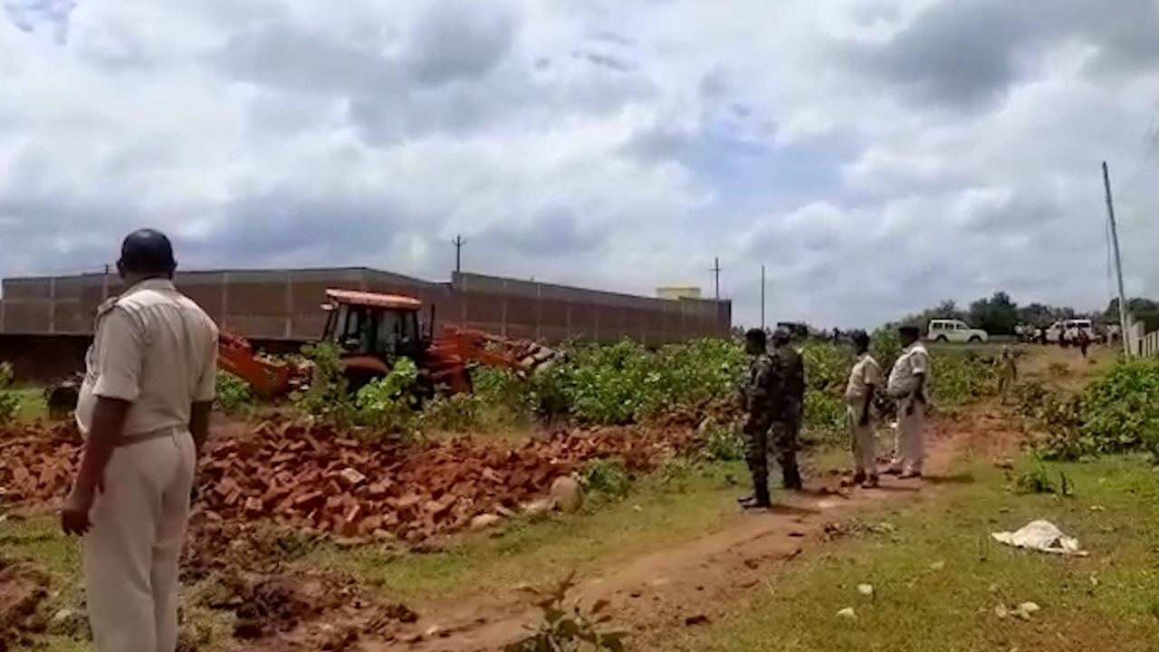 देवघर : फर्जी कागजात पर सरकारी जमीन बेच रहे भू माफिया, एसडीओ ने की कार्रवाई