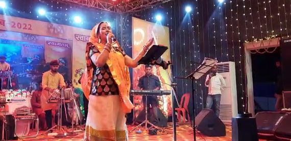 मुंडेश्वरी महोत्सव में कल्पना ने  बांधा समा, मंत्री सहित लोगों ने लिया कार्यक्रम का आनंद