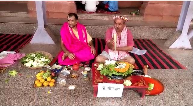 अक्षय तृतीया पर बना अद्भुत संयोग : देवघर के बाबा मंदिर में श्रद्धालुओं की उमड़ी भीड़