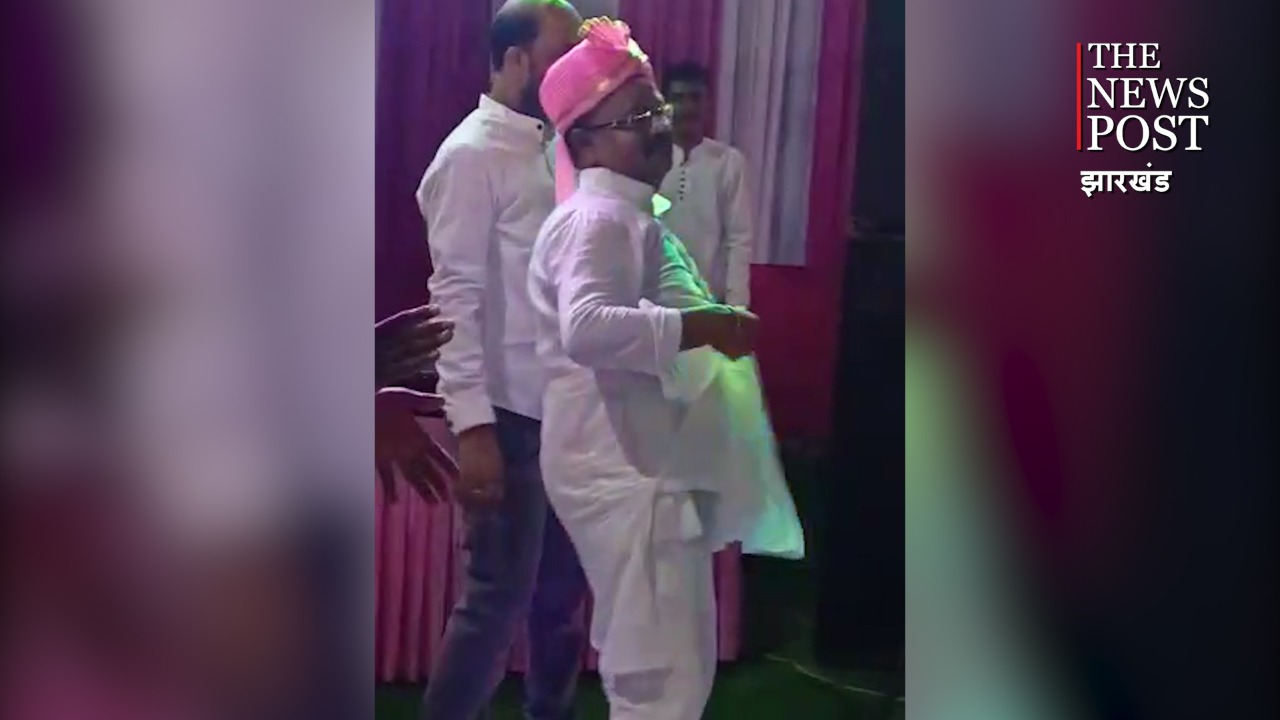 दिलबर दिलबर गाने पर कुर्ता उठाकर डांस करते नजर आए जदयू विधायक गोपाल मंडल
