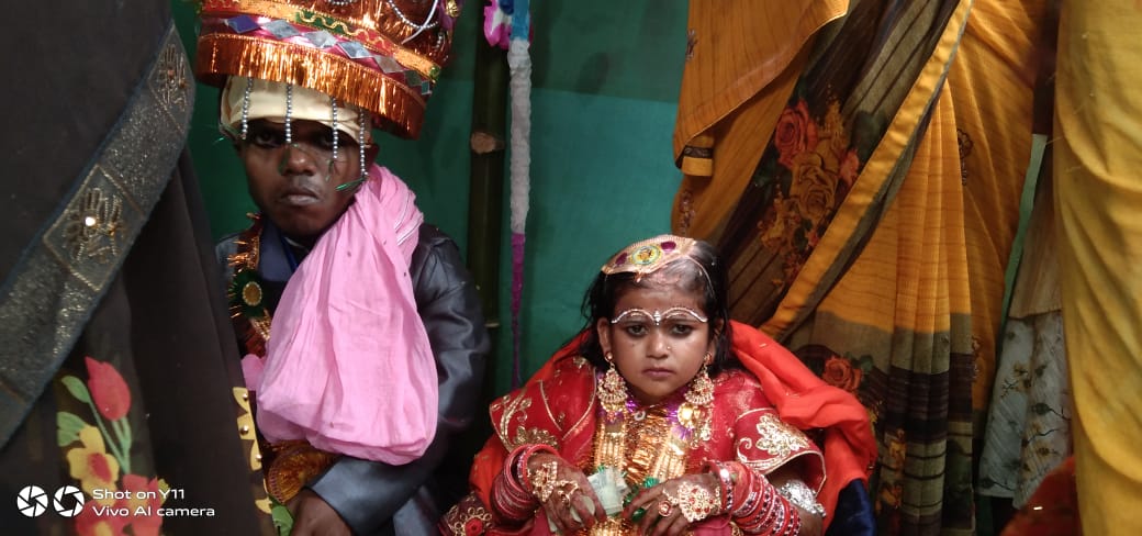 36 इंच के दूल्हे को मिली 34 इंच की दुल्हन, बेगानी शादी में सेल्फी लेने उमड़ी भीड़