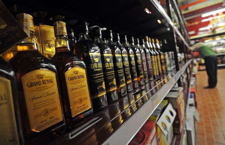 Live Updates : उत्पाद विभाग ने किया दावा शराब की बिक्री से सरकार को हो रही मौटी कमाई