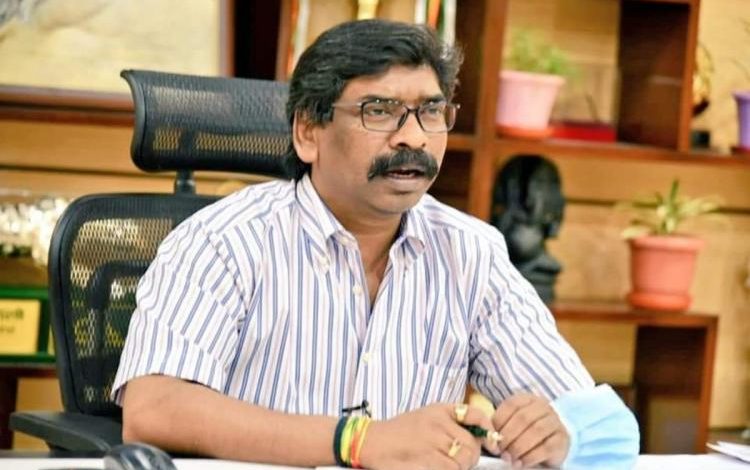 मुख्यमंत्री संकट की घड़ी में ले रहे हैं विधि विशेषज्ञों से राय, क्या हो सकता है उनका अगला कदम !