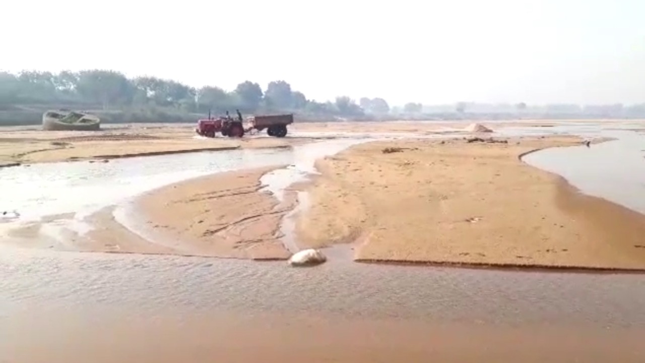 सिमडेगा में `पीले सोने` की तस्करी : धड़ल्ले से हो रहा है अवैध बालू खनन, हाथ पर हाथ धरे बैठे साहब