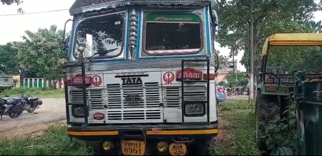 हथियारबंद बदमाशों ने छड़ लदे ट्रक को किया अगुवा, अनलोड ट्रक  भागलपुर से बरामद